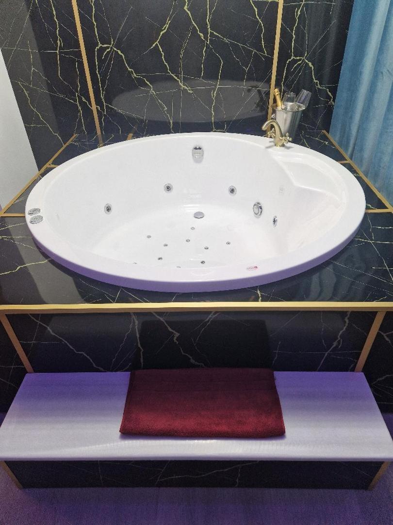 Afi Discret Jacuzzi Bucareste Exterior foto